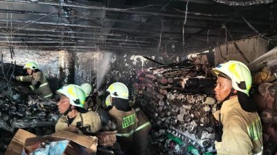 Kebakaran di Fatmawati Jaksel Landa Ruko Tekstil, Pemadaman Sudah 3 Jam